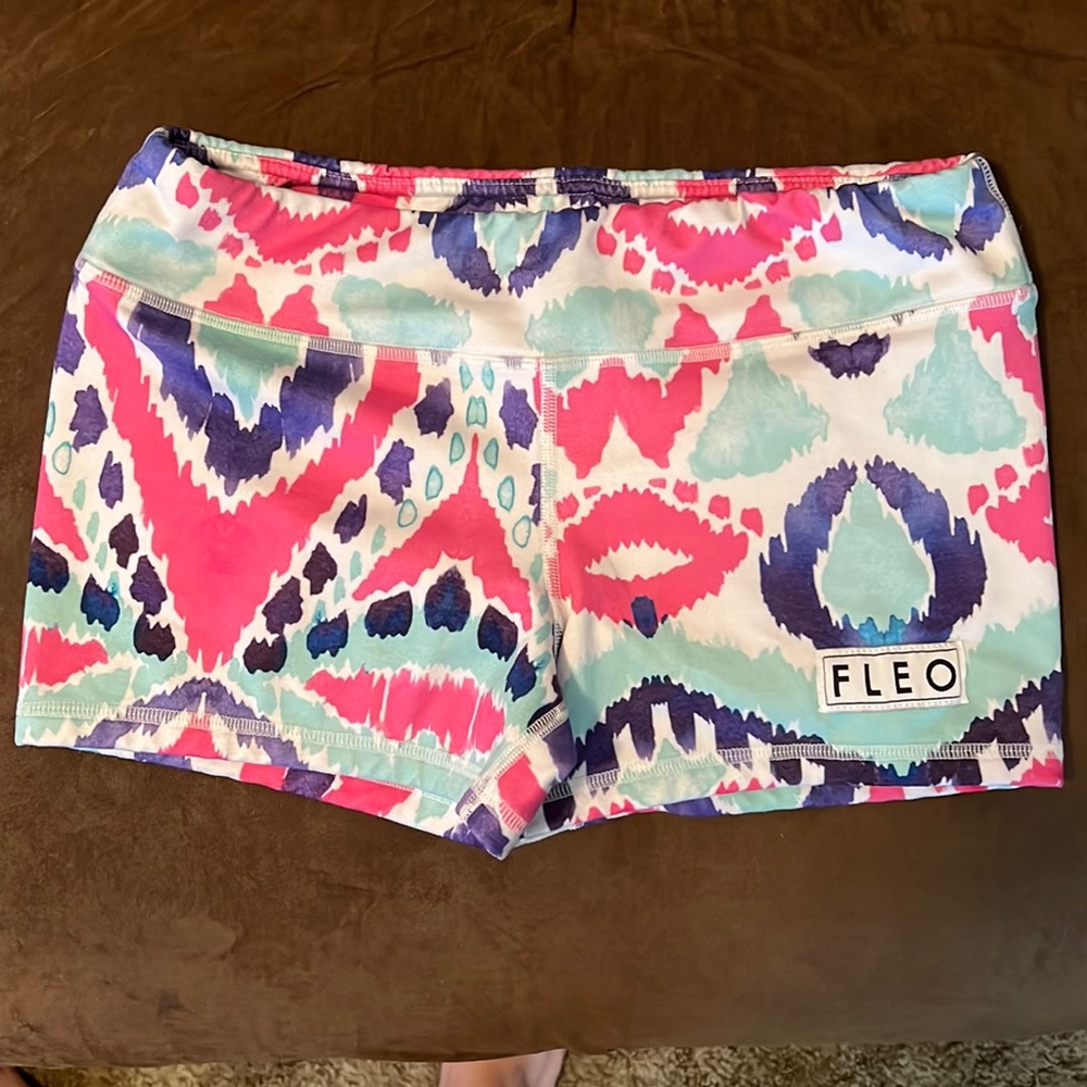 Fleo shorts 3.25 size M